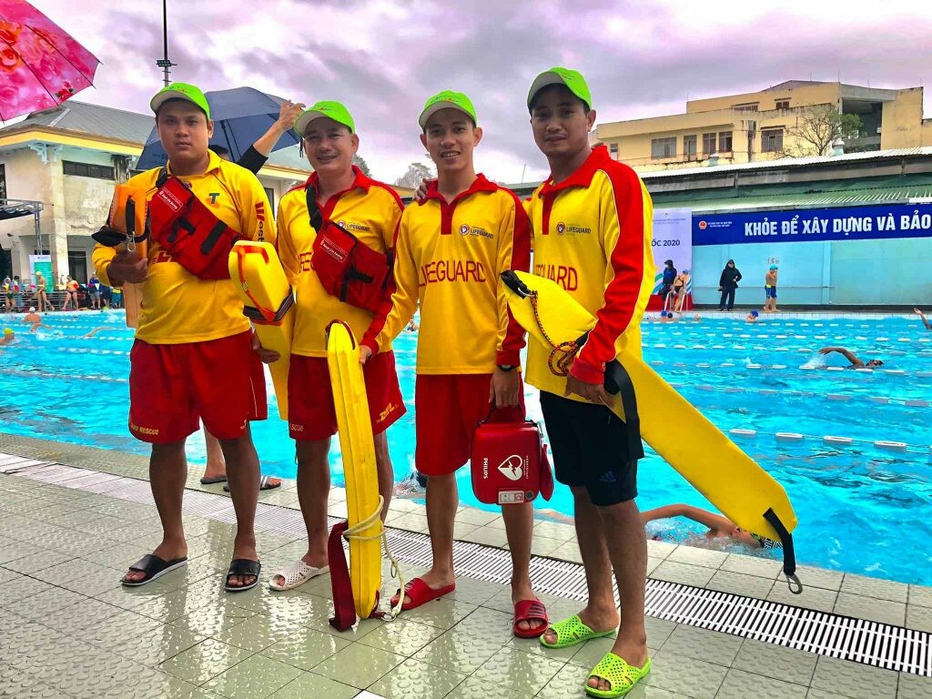 T&igrave;m hiểu về quy tr&igrave;nh l&agrave;m việc của nh&acirc;n vi&ecirc;n hồ bơi chi tiết