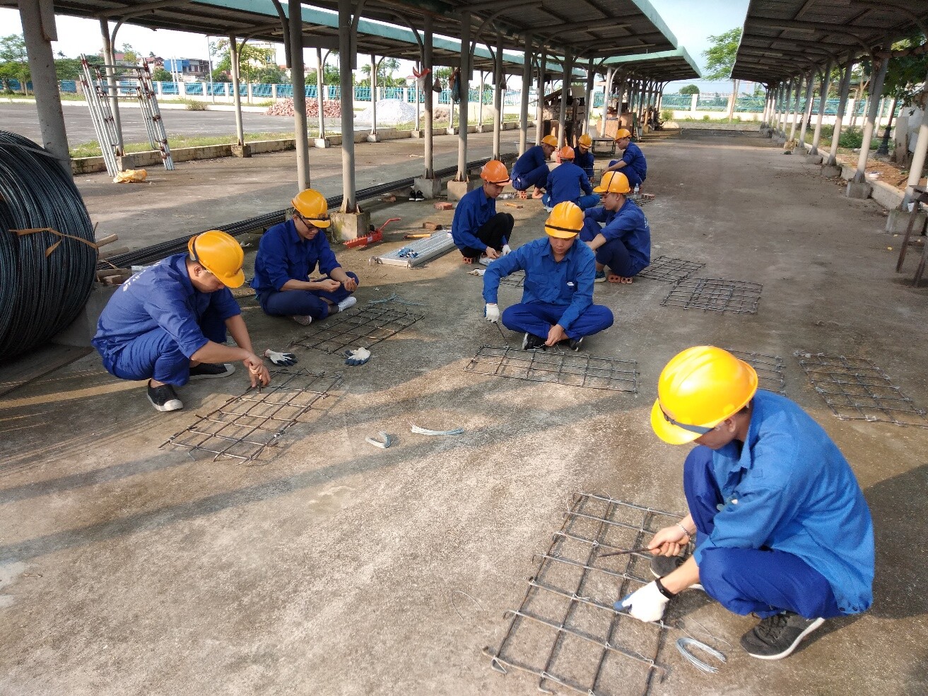 Trước khi trở th&agrave;nh người kỹ sư c&oacute; chuy&ecirc;n m&ocirc;n tốt, h&atilde;y l&agrave; người c&ocirc;ng nh&acirc;n  thực thụ