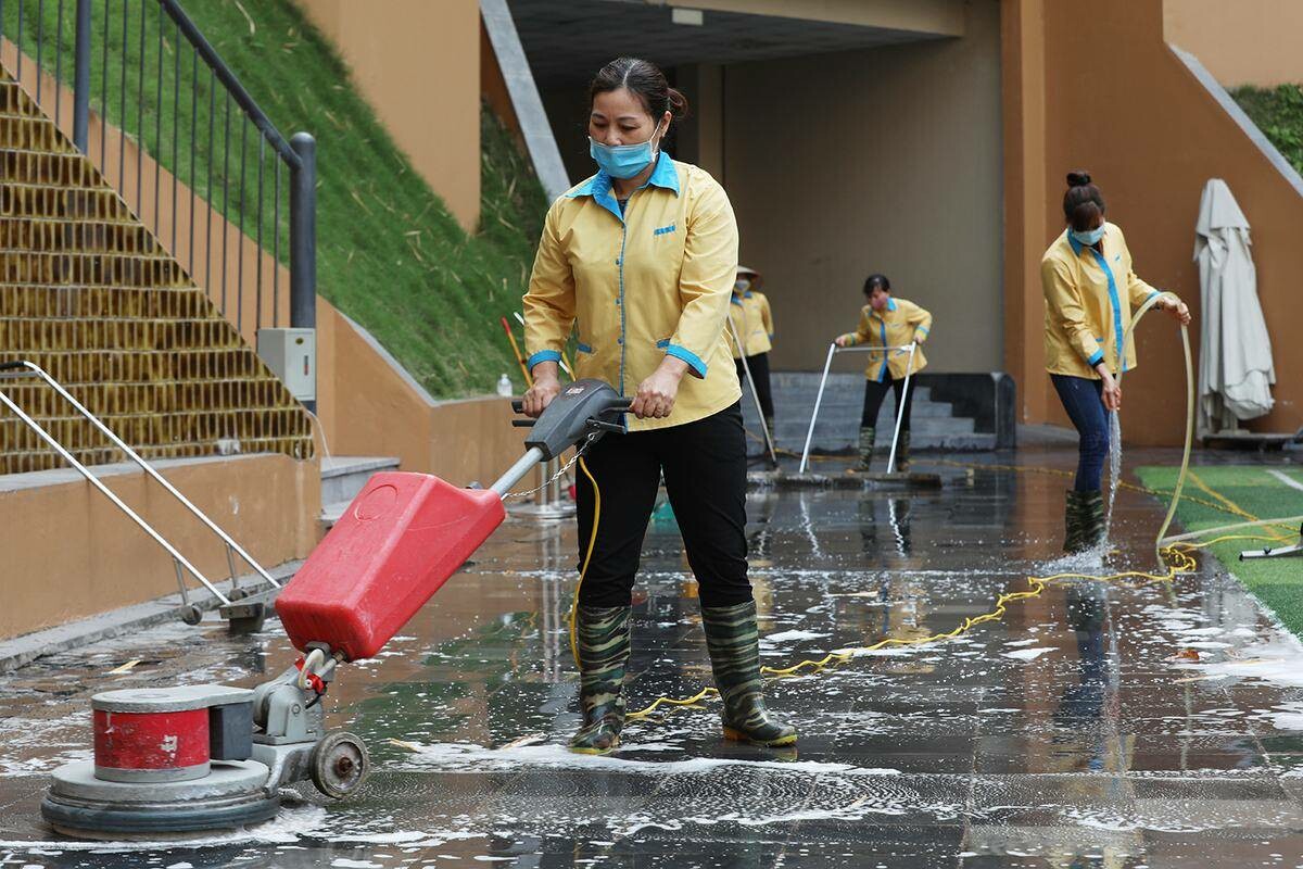 NH&Acirc;N VI&Ecirc;N DỌN VỆ SINH