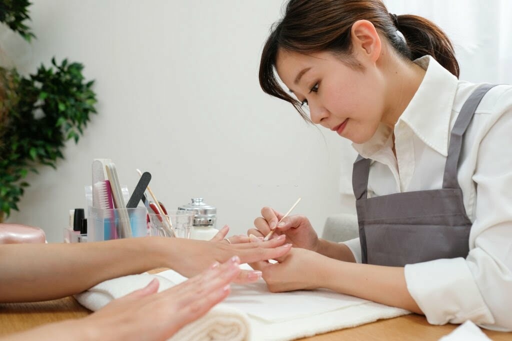 NH&Acirc;N VI&Ecirc;N L&Agrave;M NAIL